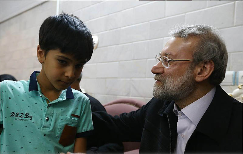گزارش تصویری/ دیدار دکتر لاریجانی با خانواده شهید مدافع حرم قاسم غریب