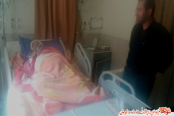 عکس/مادر شهید «علي‌حسين آبستان» در بستر بیماری