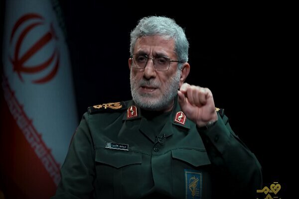 قاآني عند ضريح سليماني