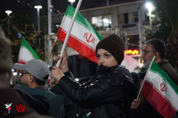 مسيرات ليلية مستمرة في عموم ايران دعما للقوات المسلحة
