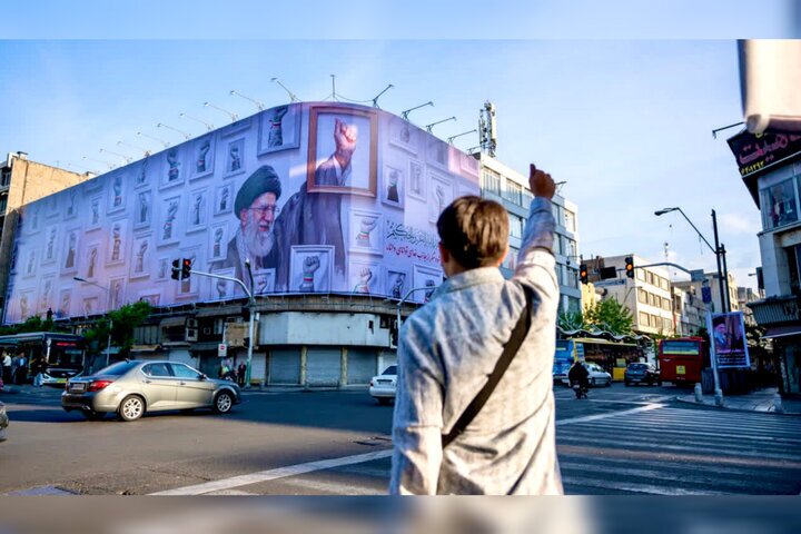 Tehran’s new mural depicts Martyred Leader, national unity