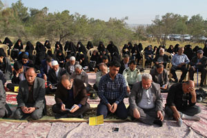 مراسم تجلیل از خانواده معظم شهدای شهرستان لار در روز 22 اسفند مراسم تجلیل از خانواده معظم شهدای شهرستان لار در روز 22 اسفند