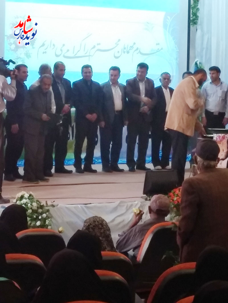 مراسم تقدیر از پدران و مادران شهدا در سپیدان برگزار گردید مراسم تقدیر از پدران و مادران شهدا در سپیدان برگزار گردید