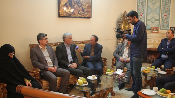 دیدار با خانواده شهدا دیدار با خانواده شهدا