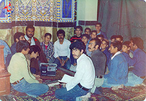 اگر با ريختن خون ناقابل من فرج مولايم امام زمان (عج) را نزديک تر مي کند ، پس اي خمپاره ها بر من بباريد اگر با ريختن خون ناقابل من فرج مولايم امام زمان (عج) را نزديک تر مي کند ، پس اي خمپاره ها بر من بباريد
