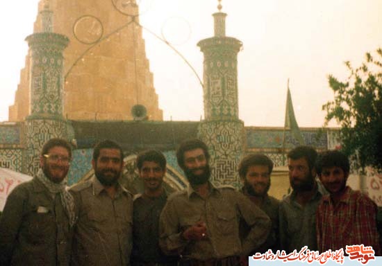 می توانست برای زندگی به آمریکا برود اما به جبهه آمد می توانست برای زندگی به آمریکا برود اما به جبهه آمد