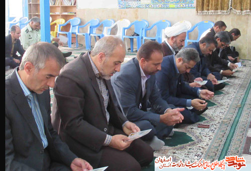 همزمان با آغاز هفته دولت مراسم زیارت عاشورا وغباروبی گلزار شهدای شهر داران همزمان با آغاز هفته دولت مراسم زیارت عاشورا وغباروبی گلزار شهدای شهر داران