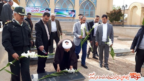 مزار شهدای بوکان غبارروبی و گلباران شد+ تصاویر مزار شهدای بوکان غبارروبی و گلباران شد+ تصاویر