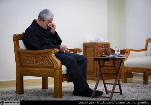 «در میانه آتش» «در میانه آتش»