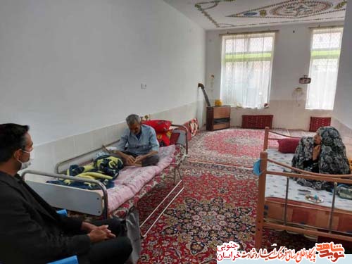 دیدار با خانواده شهدا یک وظیفه است