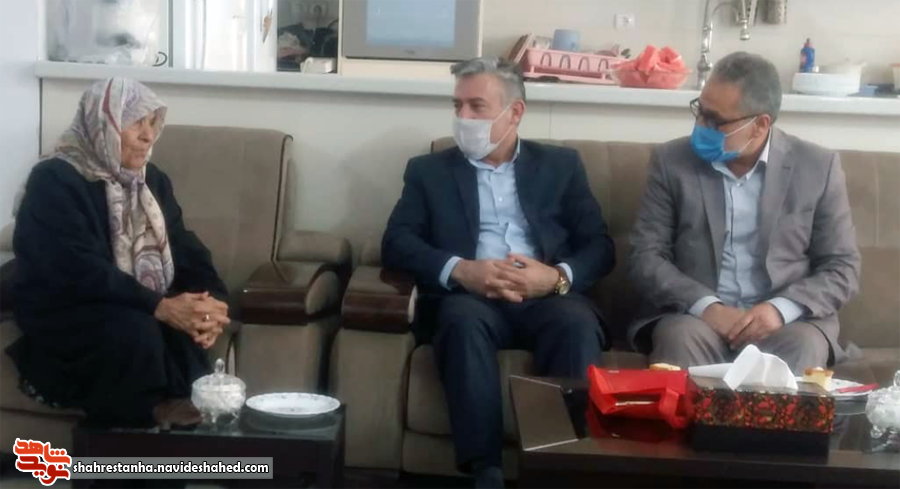 رئیس بنیاد شهید شهریار با مادر شهید«علی اکبر پناهی فرجام» دیدار کرد رئیس بنیاد شهید شهریار با مادر شهید«علی اکبر پناهی فرجام» دیدار کرد