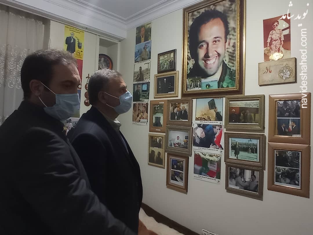 دیدار صمیمی معاون فرهنگی بنیاد شهید با خانواده شهید افشار دیدار صمیمی معاون فرهنگی بنیاد شهید با خانواده شهید افشار