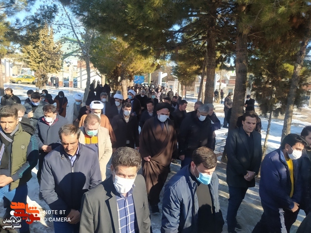 پدر شهیدان والامقام«چیپال» به فرزندان شهیدش پیوست پدر شهیدان والامقام«چیپال» به فرزندان شهیدش پیوست