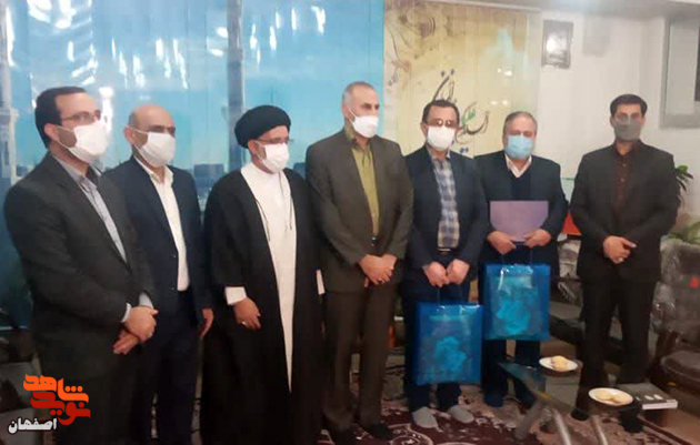 نویسندگان کتاب «نام آوران» تجلیل شدند