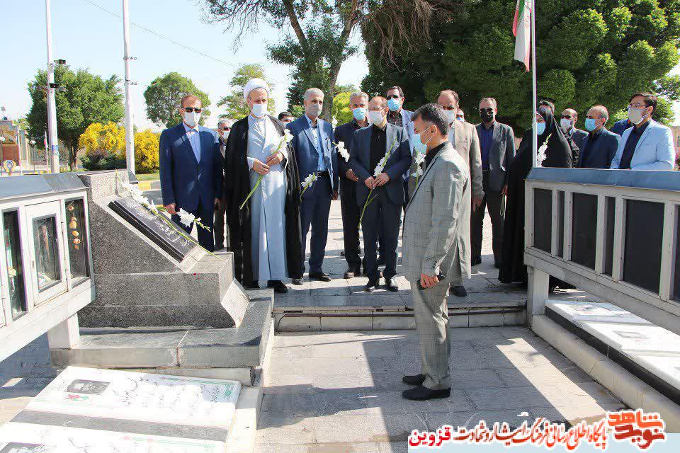 گلزار شهدای قزوین گلباران شد گلزار شهدای قزوین گلباران شد