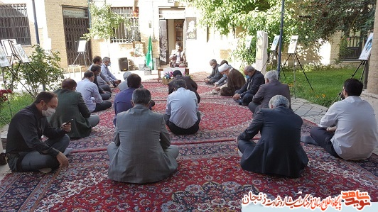 گرامیداشت یاد و خاطر امام(ره) در موزه شهدای زنجان