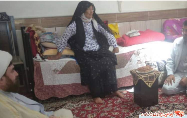 دیدار امام‌جمعه شهر درق با خانواده شهدا