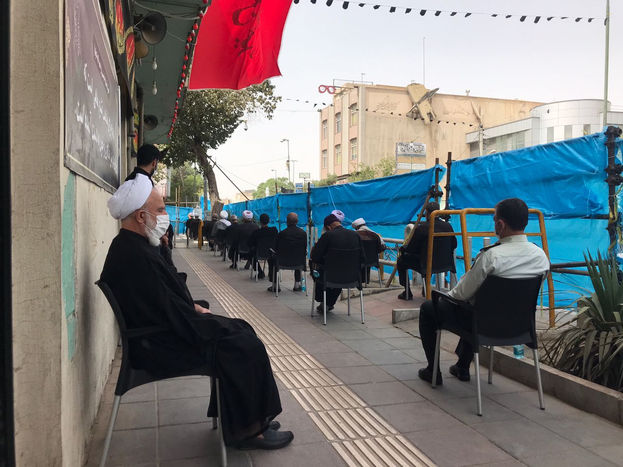 غبار روبی مزار شهدای روز تاسوعا و عاشورای حسینی غبار روبی مزار شهدای روز تاسوعا و عاشورای حسینی