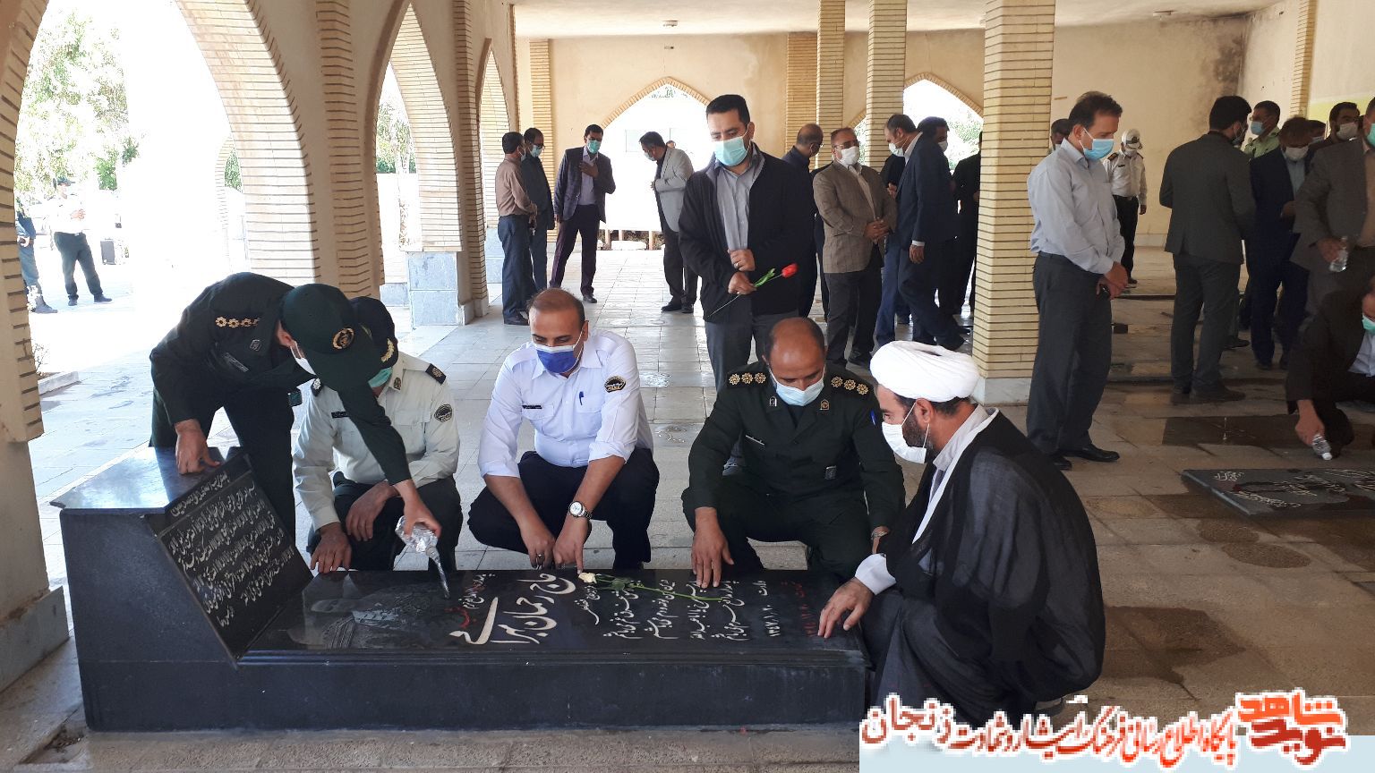 گزارش تصویری/ گلباران گلزار شهدای شهرستان خرمدره در هفته دولت
