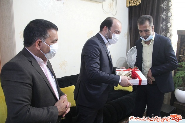 استاندار هرمزگان از جانباز هفتاد درصد هرمزگانی تجلیل کرد