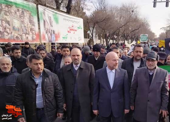 خانواده شهدا و ایثارگران تبریز دوشادوش مردم در راهپیمایی ۲۲بهمن جشن بزرگ انقلاب