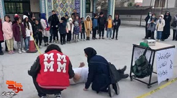 اجرای نمایش خیابانی «جامانده» در روستای سوته برگزار شد