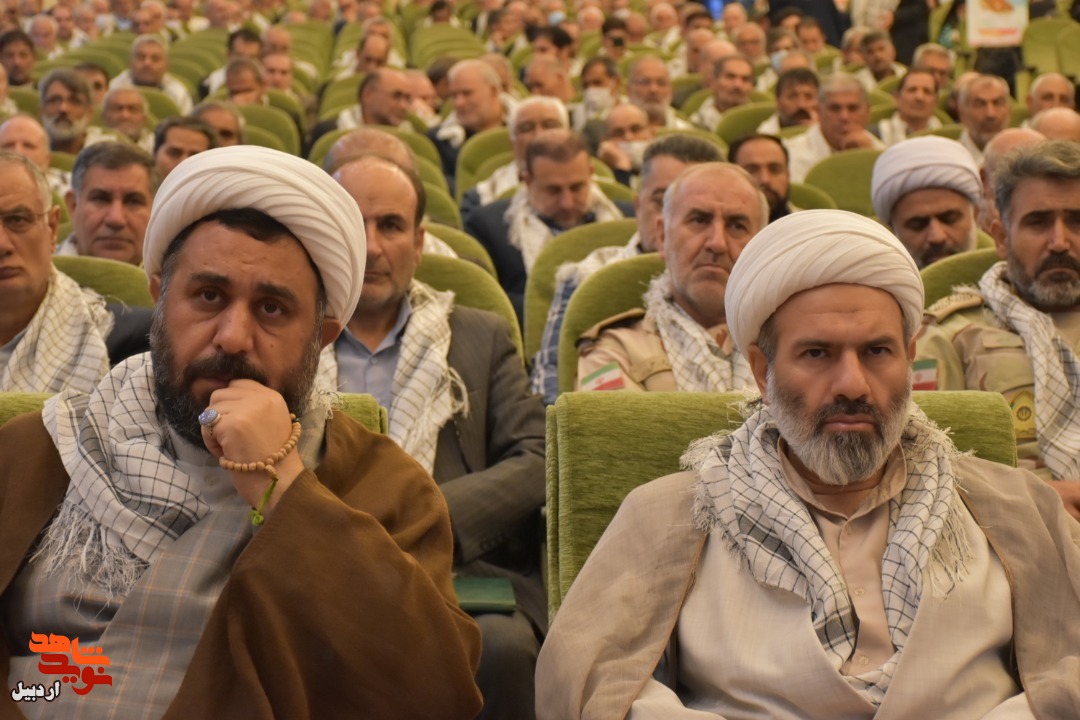 تجلیل از والدین شهدای مدافع حرم و پیشکسوتان دفاع مقدس