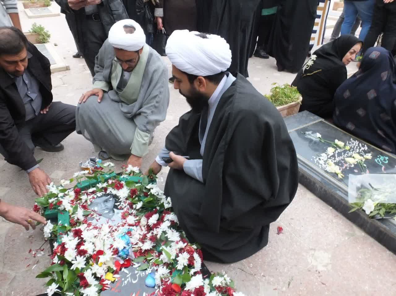 مراسم بزرگداشت شهدای حرم مطهر شاه چراغ و شهید دانش آموز علی اصغر گوئینی