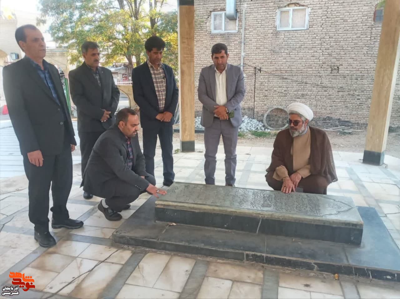 ادای احترام مدیرکل بنیاد شهید و امورایثارگران آذربایجان غربی به مقام شامخ شهدای شهرستان تکاب ادای احترام مدیرکل بنیاد شهید و امورایثارگران آذربایجان غربی به مقام شامخ شهدای شهرستان تکاب