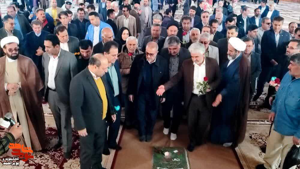 طنین انقلاب در یاسوج رژه خودرویی و هزاران برنامه گرامیداشت دهه فجر