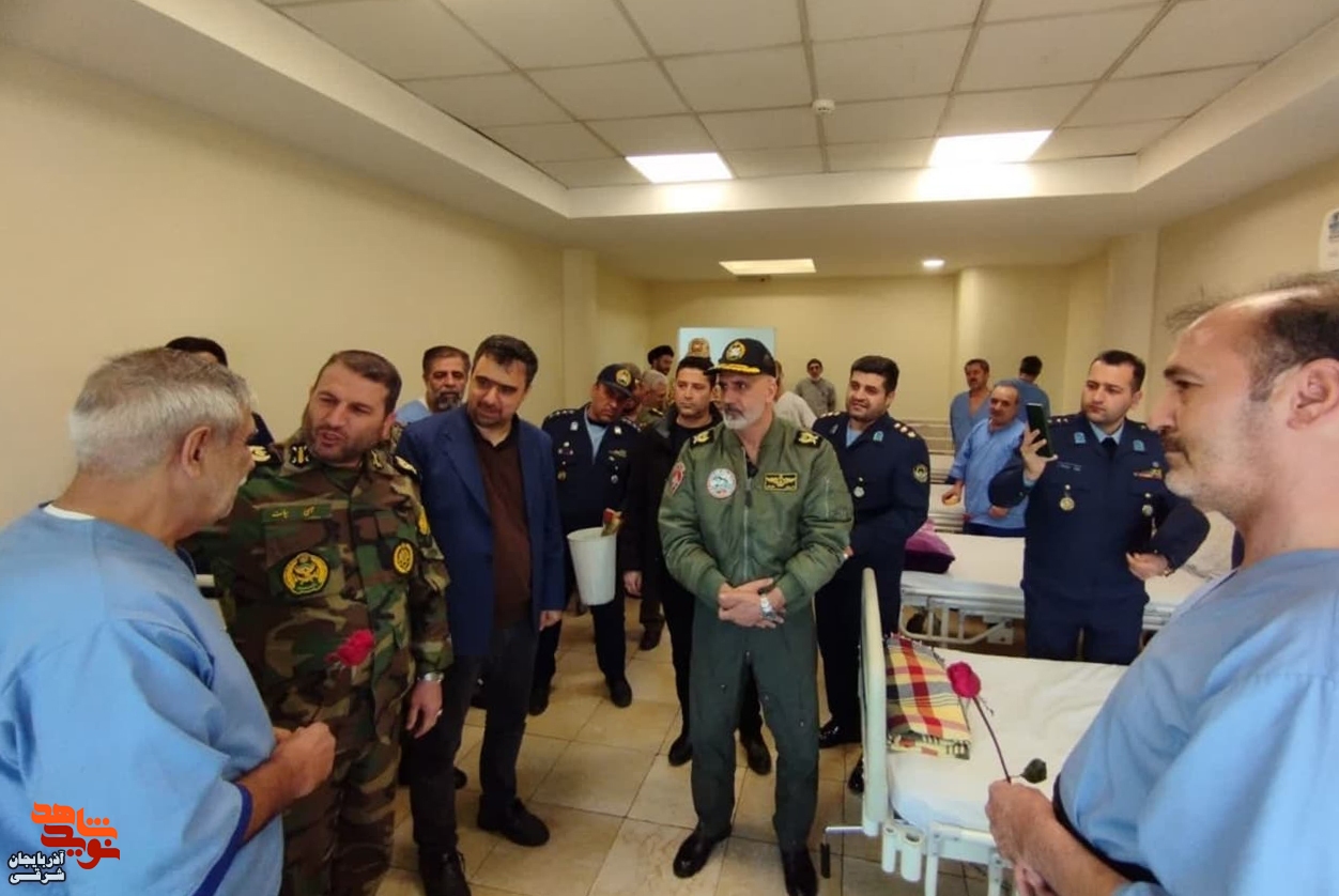 فرماندهان ارتش از جانبازان بستری در بیمارستان فجر عیادت کردند + تصاویر فرماندهان ارتش از جانبازان بستری در بیمارستان فجر عیادت کردند + تصاویر