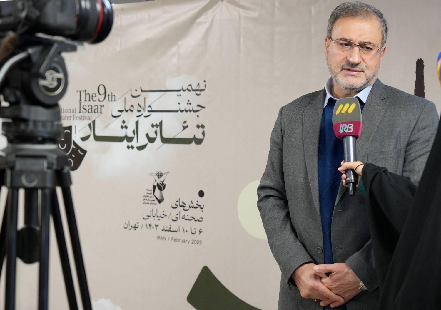 زبان هنر و رسانه برای پیوند فکری نسل جدید با دستاوردهای انقلاب زبان هنر و رسانه برای پیوند فکری نسل جدید با دستاوردهای انقلاب