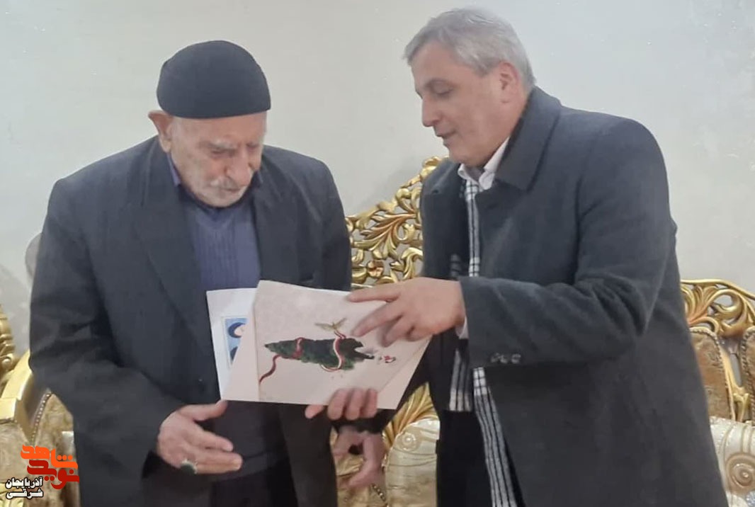 سلمانی با خانواده ۵ تن از شهیدان استان دیدار تازه کرد