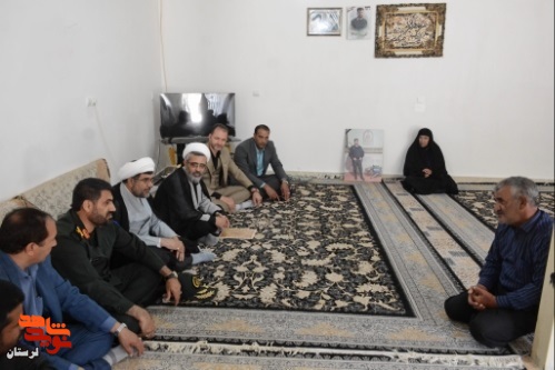 تکریم والدین شهدای بیرانشهر توسط فرمانده سپاه حضرت ابوالفضل «ع»