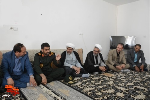 تکریم والدین شهدای بیرانشهر توسط فرمانده سپاه حضرت ابوالفضل «ع»
