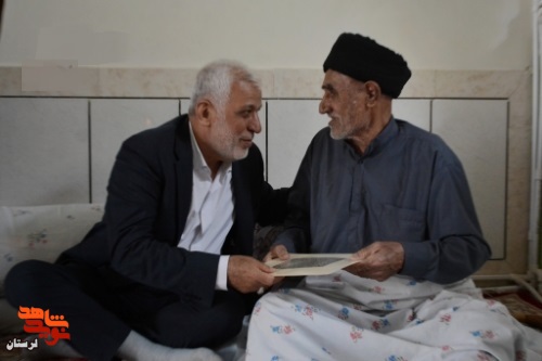 دیدار استاندار لرستان با خانواده شهید «سیدشیرخدا موسوی»