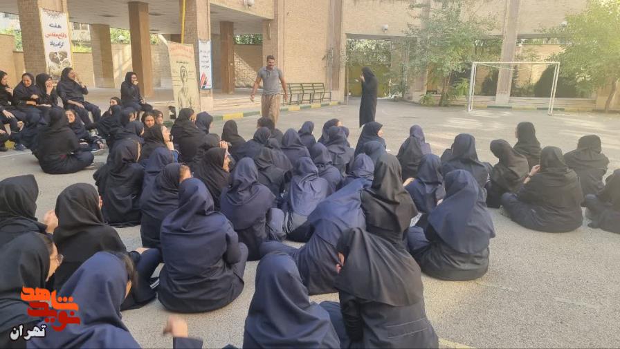 اجرا تئاتر خیابانی « احترام» به مناسبت هفته دفاع مقدس در تهران بزرگ