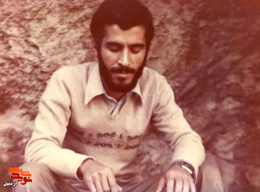 در آگاه کردن توده مردم کوشا باشید در آگاه کردن توده مردم کوشا باشید