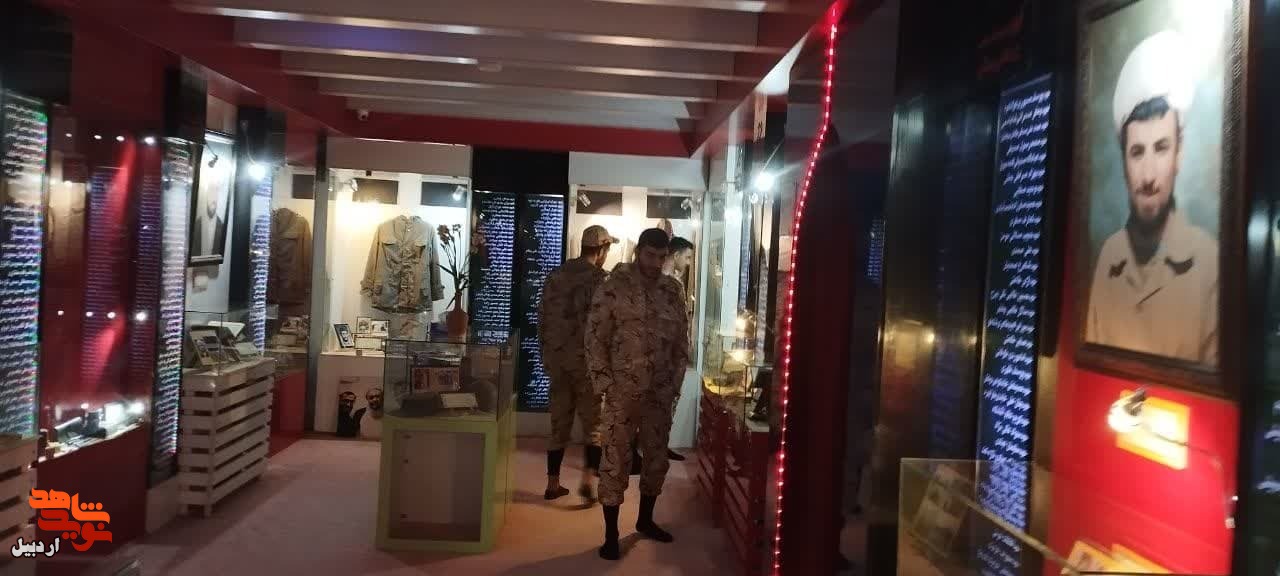 بازدید سربازان فرودگاه اردبیل از موزه شهدا+ عکس