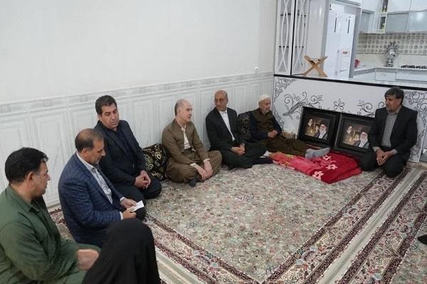 دیدار مسئولین کرمانشاه با خانواده شهیدان«حسن و ابراهیم میرزایی» در شهرستان ثلاث باباجانی