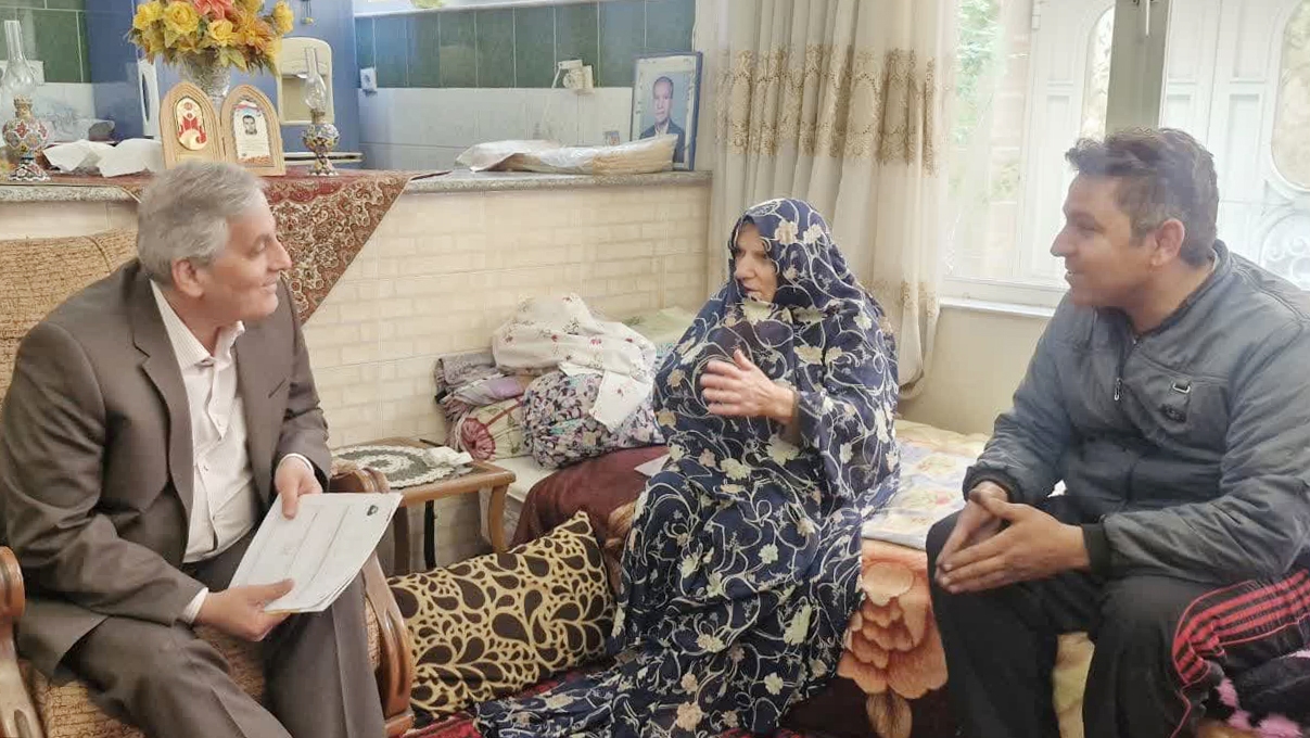 سرپرست بنیاد شهید آذربایجان شرقی با ۴ خانواده شهید و جانباز دیدار کرد