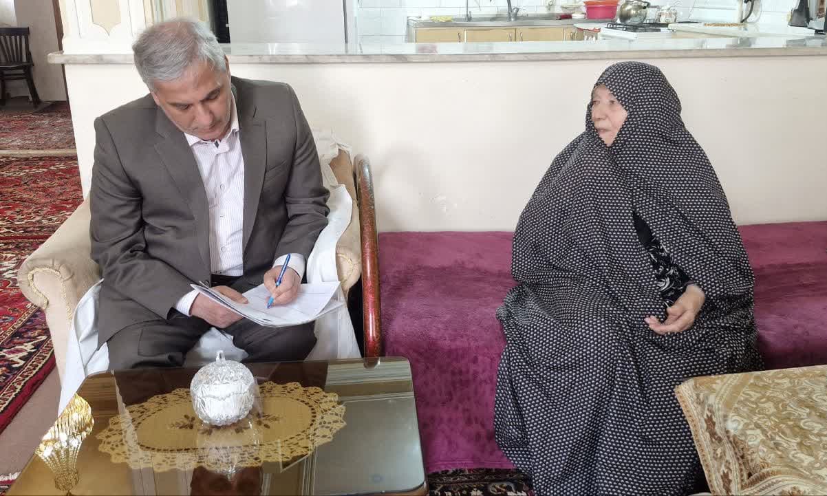 سرپرست بنیاد شهید آذربایجان شرقی با ۴ خانواده شهید و جانباز دیدار کرد