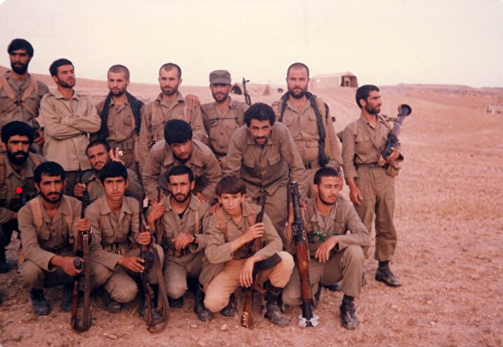 تصاویر به یادگار مانده از شهید «داود قاسمی‌میزوجی» در جبهه