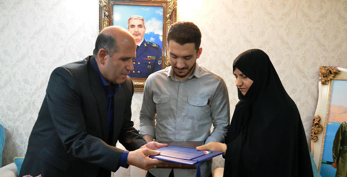 دیدار مدیرکل بنیاد شهید تهران با خانواده شهدای خدمت