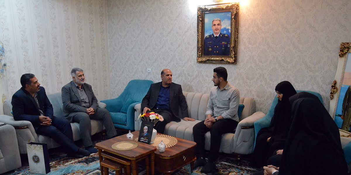 دیدار مدیرکل بنیاد شهید تهران با خانواده شهدای خدمت