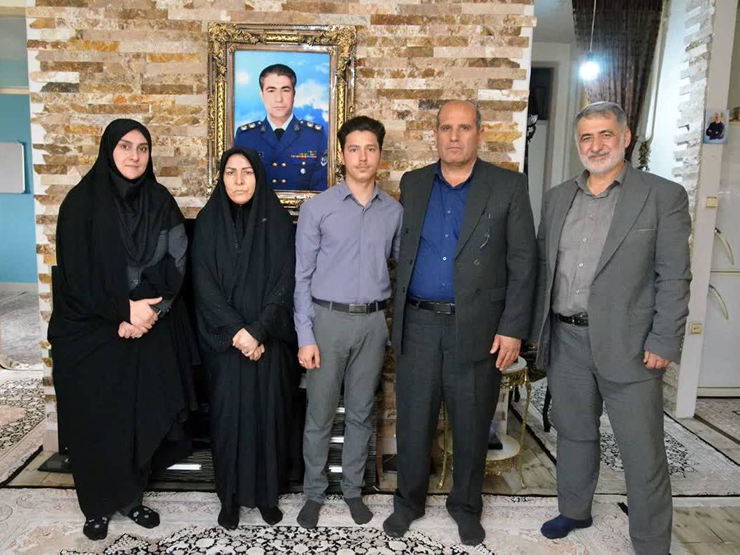 دیدار مدیرکل بنیاد شهید تهران با خانواده شهدای خدمت