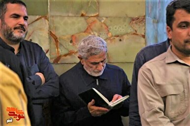 حضور سردار قاآنی بر سر مزار شهید «حاج رمضان»