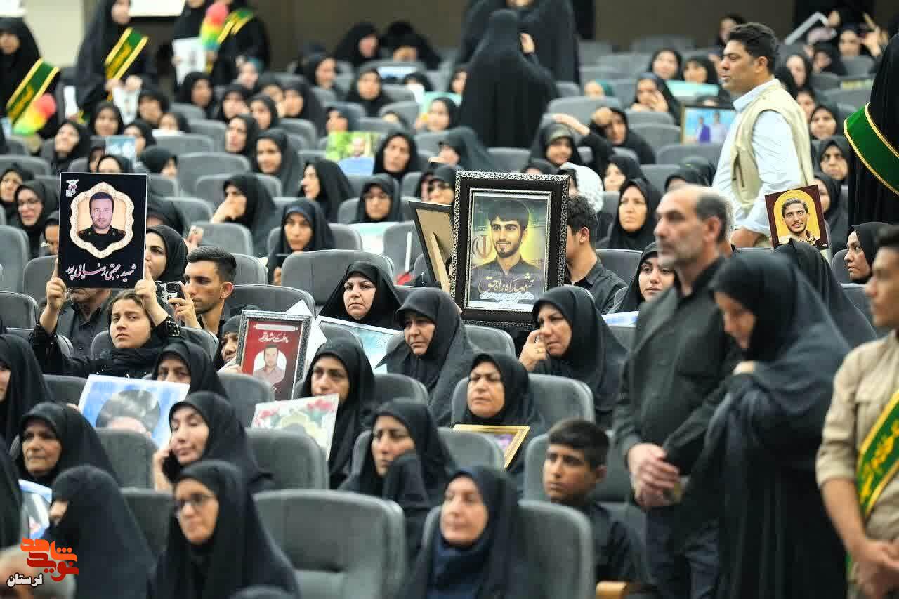 آیین گرامیداشت اربعین ۸۶ شهید والامقام لرستانی در دفاع مقدس ۱۲ روزه برگزار شد