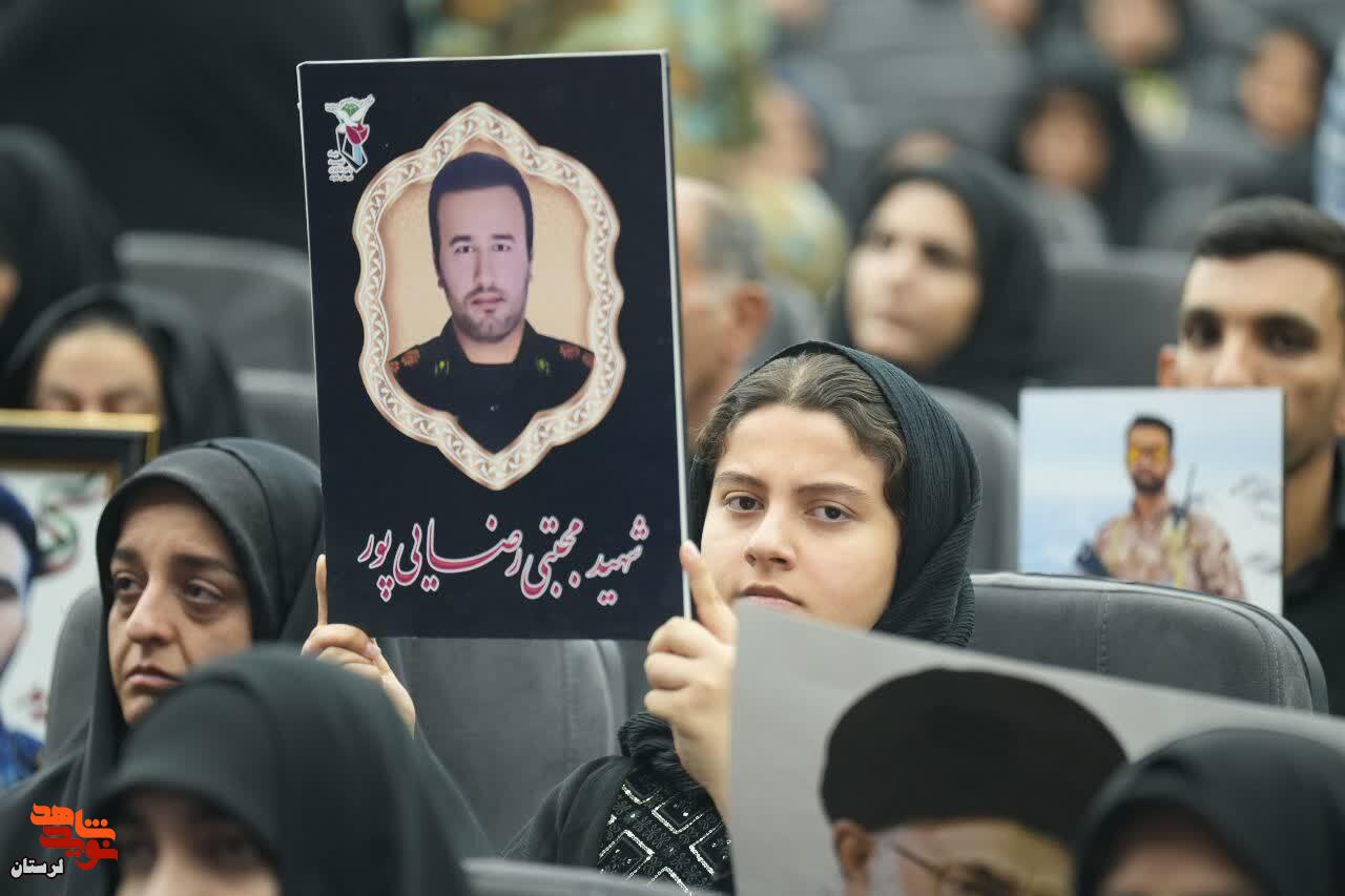 آیین گرامیداشت اربعین ۸۶ شهید والامقام لرستانی در دفاع مقدس ۱۲ روزه برگزار شد