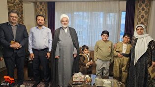 دیدار نماینده ولی فقیه و مدیرکل بنیاد شهید کردستان با دو خانواده شهید سنندجی